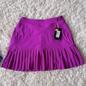 Women’s Under Armour Golf Skirt, XS brand new
